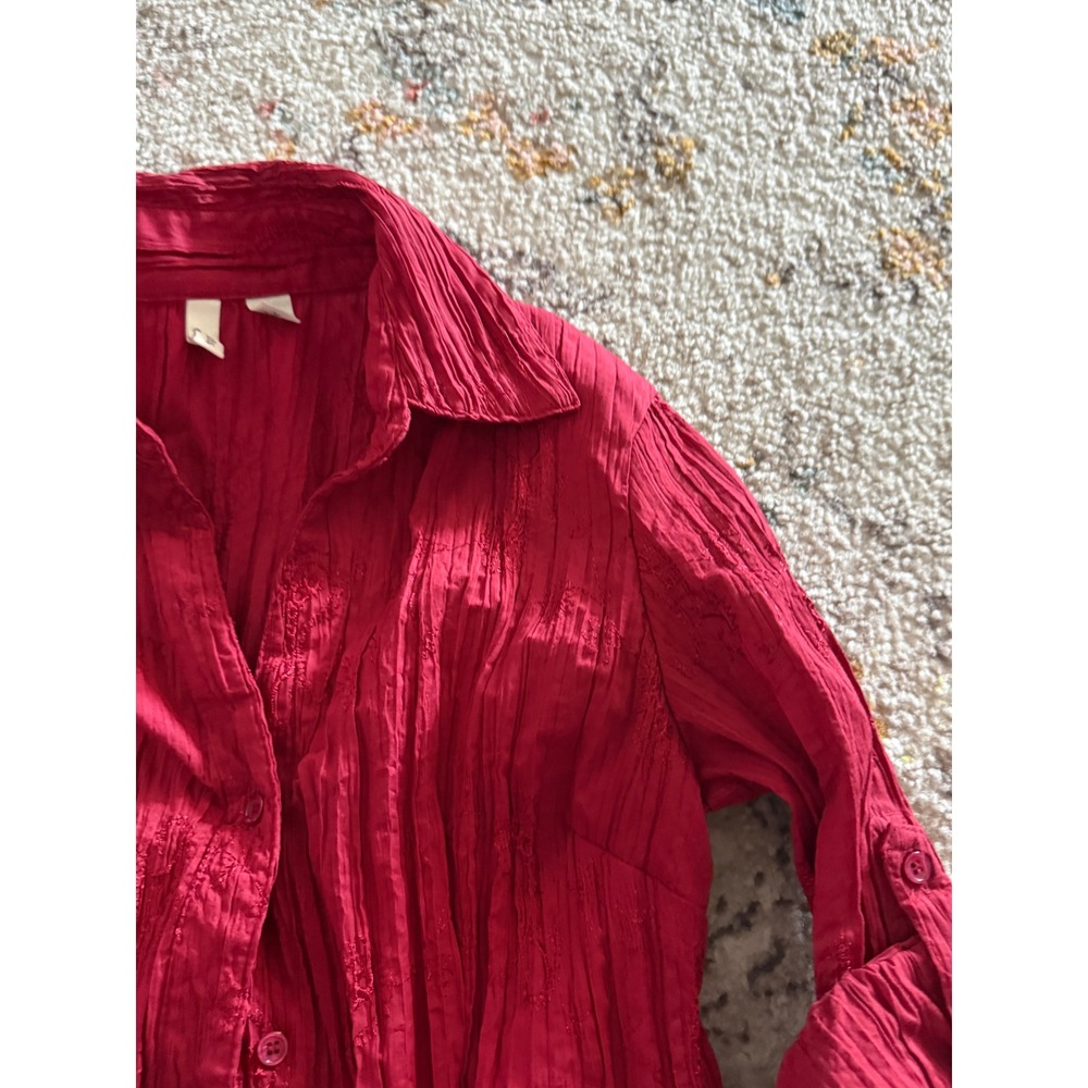 St Johns Bay Womens Medium Red Crinkle Floral Embroidered Roll Tab Button Down